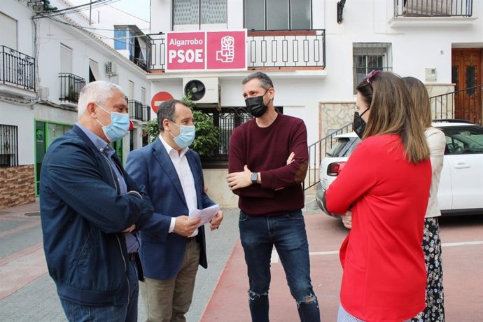 El secretario general del PSOE de Málaga, José Luis Ruiz Espejo, en rueda de prensa en Algarrobo (Málaga)