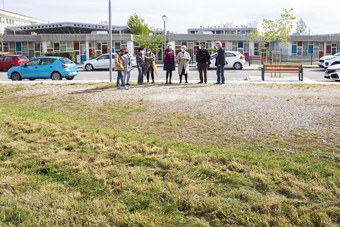 La consejera de Educación y Formación Profesional, Marina Lombó, realiza una visitainstitucional al municipio