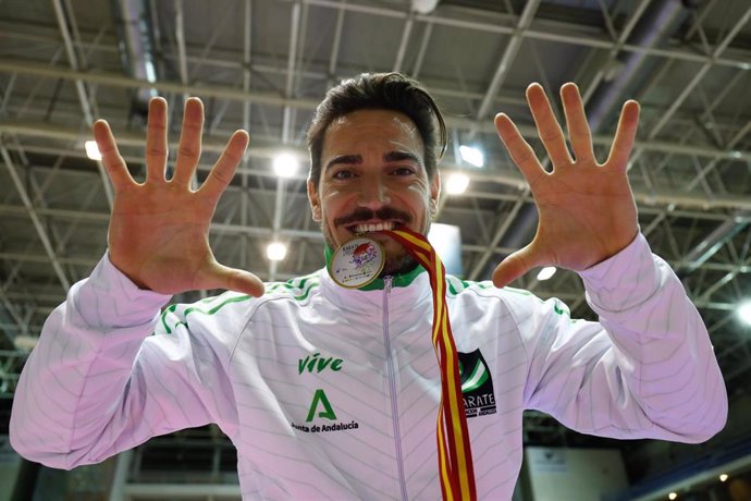 Damián Quintero celebra su título de campeón de España