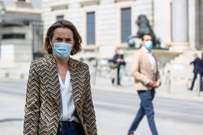 La portavoz del Grupo Parlamentario Popular en el Congreso, Cuca Gamarra, a su llegada a una reunión con familias con hijos con discapacidad en el Congreso de los Diputados, Madrid (España), a 26 de marzo de 2021.
