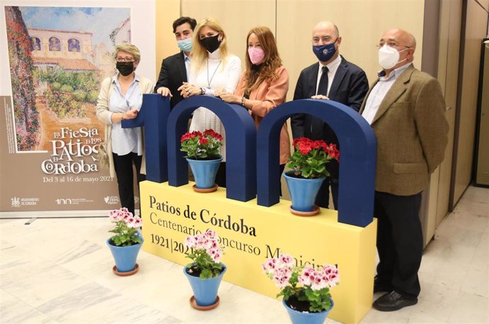 Presentación de la Fiesta de los Patios de Córdoba en mayo con sus cien años.