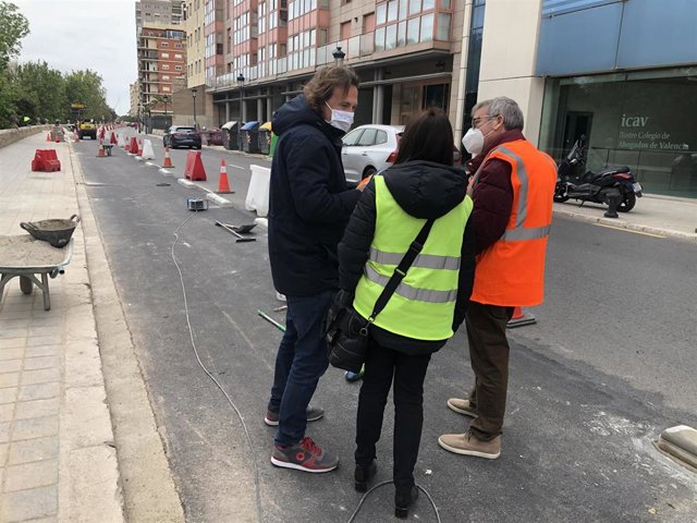 El servicio de Movilidad Sostenible ha iniciado este martes los trabajos de ejecución de un nuevo carril bici en el paseo de la Ciudadela