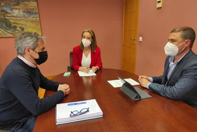 Los inversores del parque logístico se han reunido este martes con la alcaldesa de Alcalá de Guadaíra (Sevilla), Ana Isabel Jiménez, y el delegado de Urbanismo, Jesús Mora.