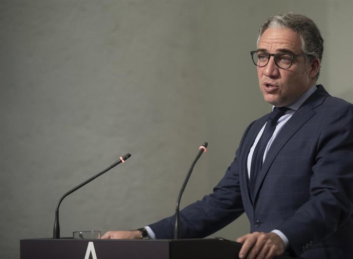 El consejero de la Presidencia, Elías Bendodo, este martes durante la rueda de prensa posterior a la reunión del Consejo de Gobierno de la Junta de Andalucía. 