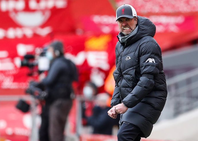 10 April 2021, United Kingdom, Liverpool: Liverpool's manager Jurgen Klopp cheers after the final whistle of the English Premier League soccer match between Liverpool and Aston Villa at Anfield. Photo: Darren Staples/CSM via ZUMA Wire/dpa