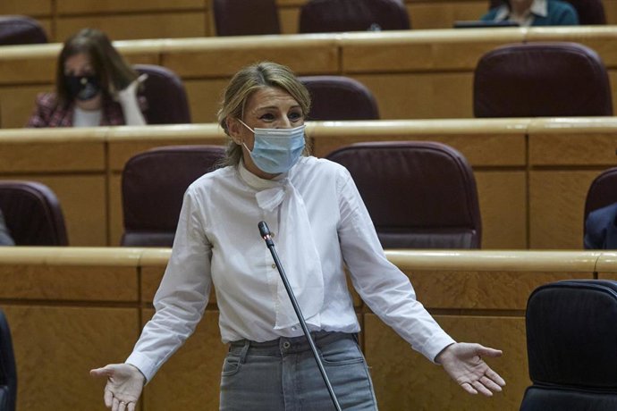 Archivo - La ministra de Trabajo, Yolanda Díaz interviene durante una sesión de control al Gobierno en el Senado, en Madrid (España), a 2 de febrero de 2021. Durante el pleno, el Ejecutivo se enfrenta esta vez a preguntas relacionadas con la nueva ley e