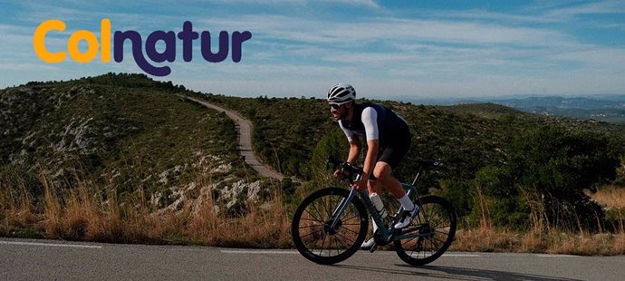 Alberto Contador invita a dar la Vuelta a España andando, corriendo o en bici en una iniciativa de Colnantur.