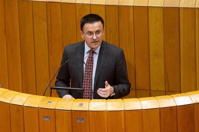 El conselleiro do Medio Rural, José González, en el pleno