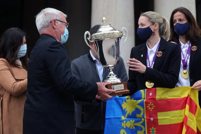 Recepción en el Ayuntamiento de Valncia al Valencia Basket Femenino