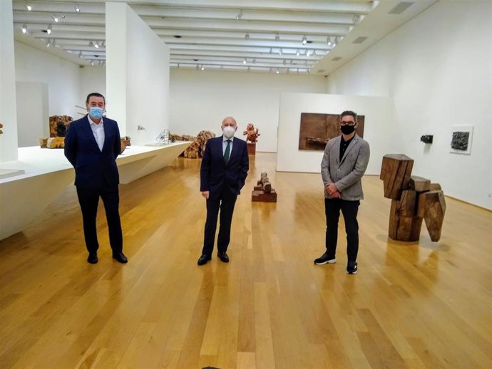 Miguel Zugaza, Gorka Martínez y Juan Pablo Huercános, en el Bellas Artes Bilbao