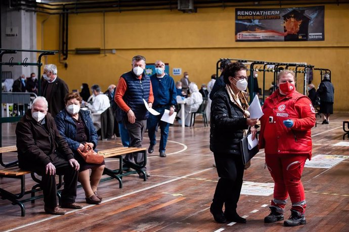 Centro de vacunación en el municipio de Vibo Valentia, en Calabria, sur de Italia