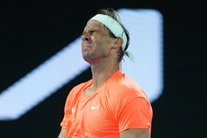 Archivo - Rafael Nadal of Spain reacts during his Men's singles quarter finals match against Stefanos Tsitsipas of Greece on Day 10 of the Australian Open at Melbourne Park in Melbourne, Wednesday, February 17, 2021. (AAP Image/Dave Hunt) NO ARCHIVING, 