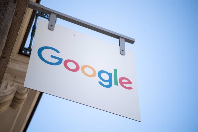 Archivo - FILED - 29 June 2019, France, Rennes: A sign with the inscription "Google" hangs in front of a training place of the company in Rennes. Google on Friday announced it would ban publishers and advertisers that use its platform from showing ads o