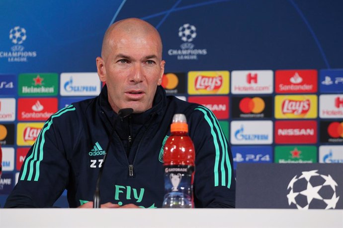 Archivo - MADRID, SPAIN - JANUARY 25:   Zinedine Zidane, head coach of Real Madrid CF, attends to the Media during the press conference before the Champions League football match between Real Madrid and Manchester City at Ciudad Real Madrid on January 2