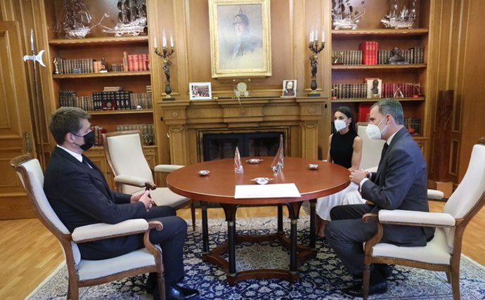 ?Sus Majestades Los Reyes Recibieron Al Embajador Del Reino Unido De Gran Bretaña E Irlanda Del Norte En España Para Trasladarle Sus Condolencias Por El Fallecimiento Del Duque De Edimburgo.