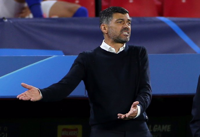 13 April 2021, Spain, Sevilla: FC Porto manager Sergio Conceicao reacts during the UEFA Champions League quarter-finals second-leg soccer match between Chelsea and FC Porto at the Ramon Sanchez-Pizjuan Stadium. Photo: Isabel Infantes/PA Wire/dpa