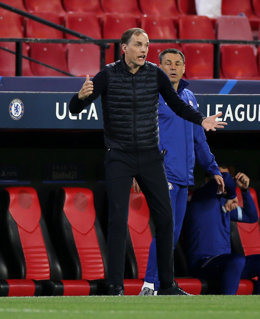 13 April 2021, Spain, Sevilla: Chelsea manager Thomas Tuchel gestures on the touchline during the UEFA Champions League quarter-finals second-leg soccer match between Chelsea and FC Porto at the Ramon Sanchez-Pizjuan Stadium. Photo: Isabel Infantes/PA W