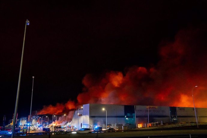 Archivo - El fuego de Seseña obligará a 1.280 alumnos de dos centros a recibir clase online y a cerrar una escuela infantil