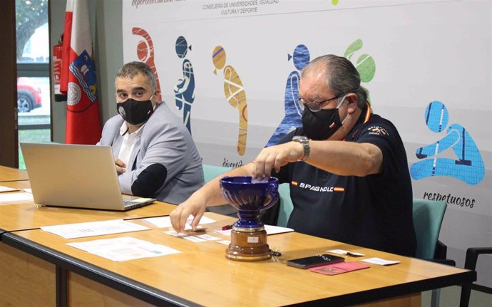 Archivo - Reunión entre la Federación Cántabra de Balonmano y los clubes para acordar condiciones y fechas de inicio de las competiciones senior
