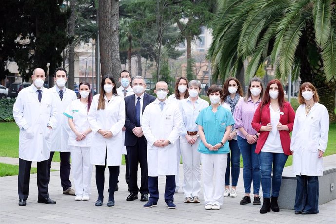 Imagen del equipo del primer centro de atención "hiperespecializada" para pacientes con cáncer de mama en España, el International Breast Cancer Center (Ibcc), ha abierto una clínica en Barcelona bajo la dirección y liderazgo del Dr. Javier Cortés