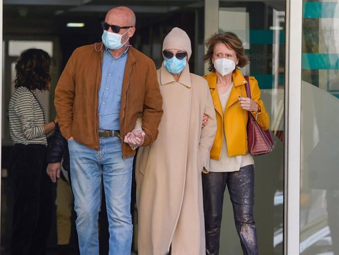 Mila Ximénez ha acudido a una revisión médica con sus hermanos Manolo y Concha