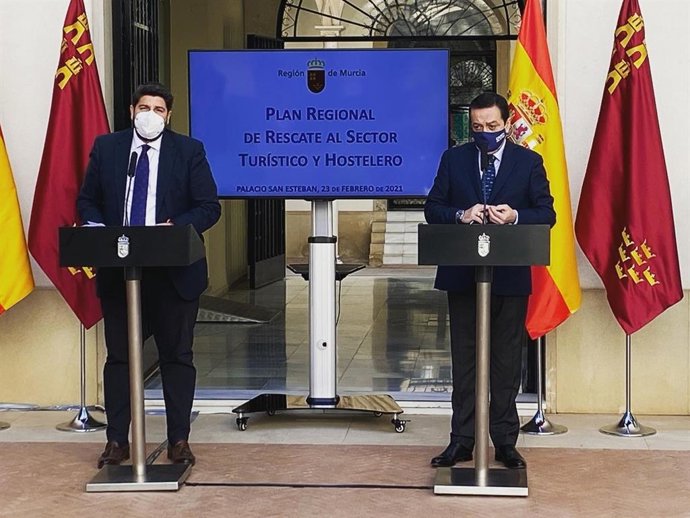 El presidente de la Comunidad Autónoma, Fernando López Miras; y el presidente de Croem, José M Albarracín