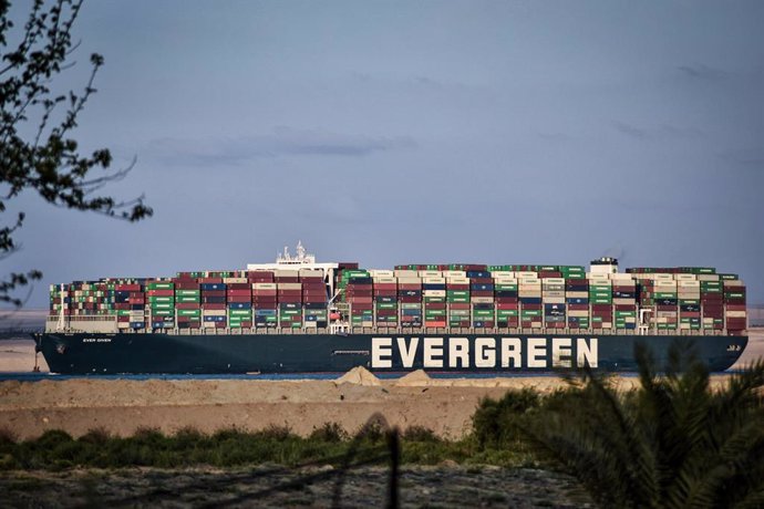 El buque 'Ever Given' tras ser desencallado en el Canal de Suez, Egipto
