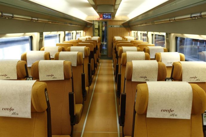Archivo - Interior de un tren AVE