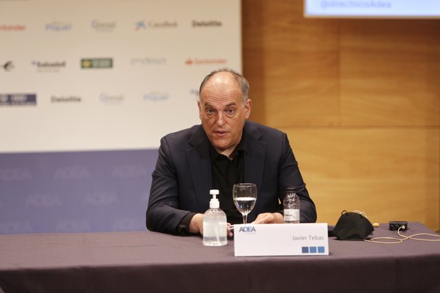El presidente de LaLiga, Javier Tebas, en un foro de ADEA en Zaragoza.
