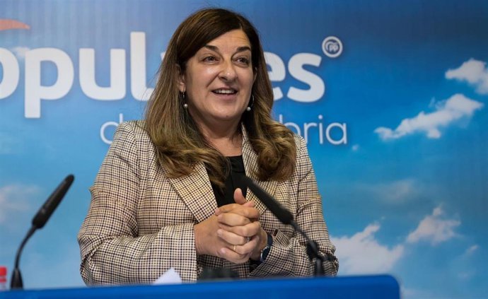 La presidenta del PP de Cantabria, María José Sáenz de Buruaga