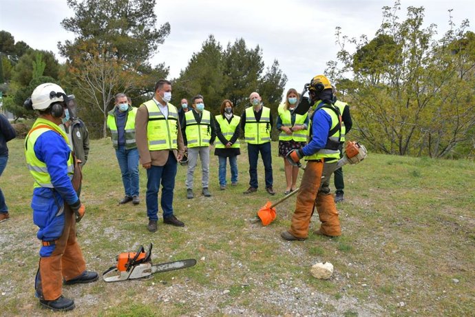 El delegado de Desarrollo Sostenible de la Junta, Manuel Francisco García, realiza una visita al Parque Natural de Sierra Nevada con motivo de unos trabajos preventivos frente a incendios.