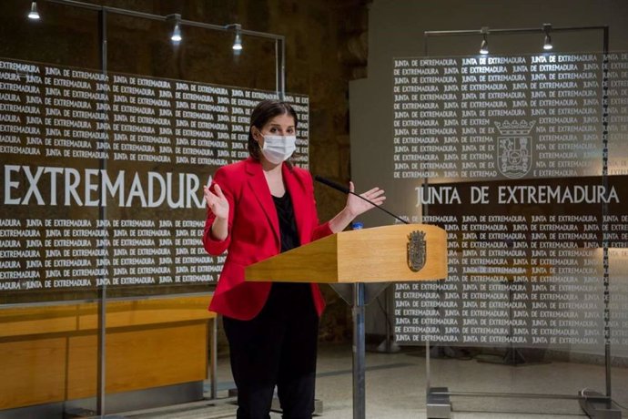 La consejera de Igualdad y portavoz de la Junta, Isabel Gil Rosiña, en rueda de prensa
