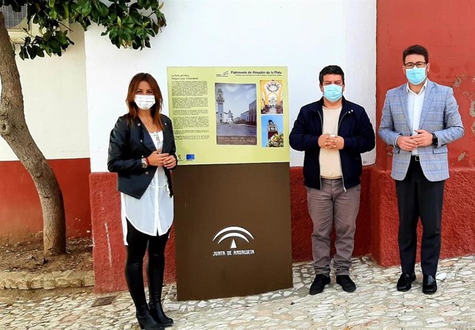 Visita de la delegada territorial de Turismo a Almadén de la Plata