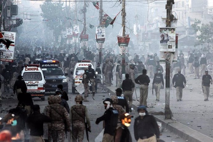 Disturbios durante una protesta de seguidores del partido islamista radical Tehrik Labaik Pakistan (TLP) en la ciudad paquistaní de Rawalpindi