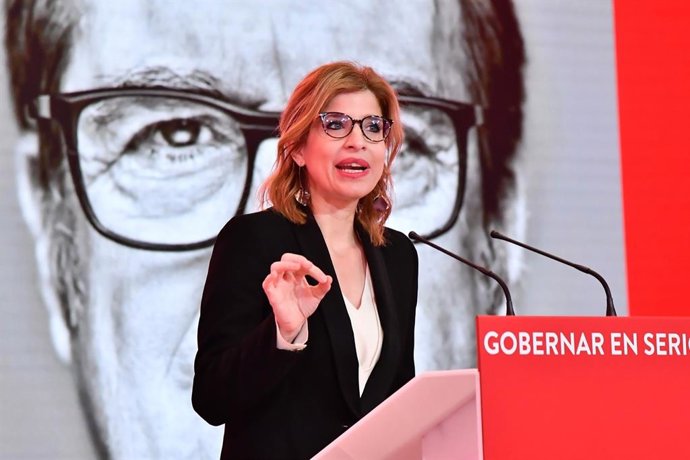 La número 2 de la lista del PSOE a las elecciones de la Comunidad de Madrid, Hana Jalloul, durante un acto de campaña en la sede del partido en Ferraz.