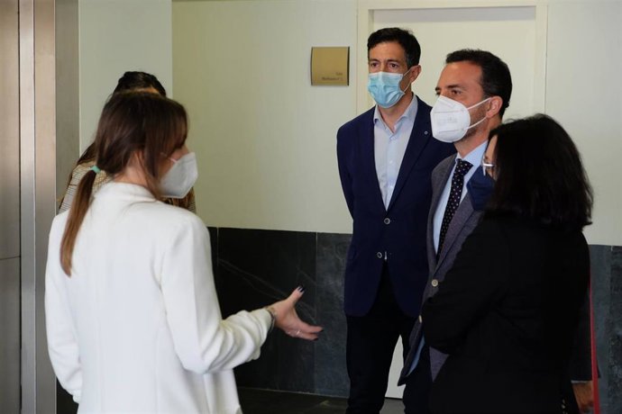 Millán visita la sede judicial de Morón de la Frontera