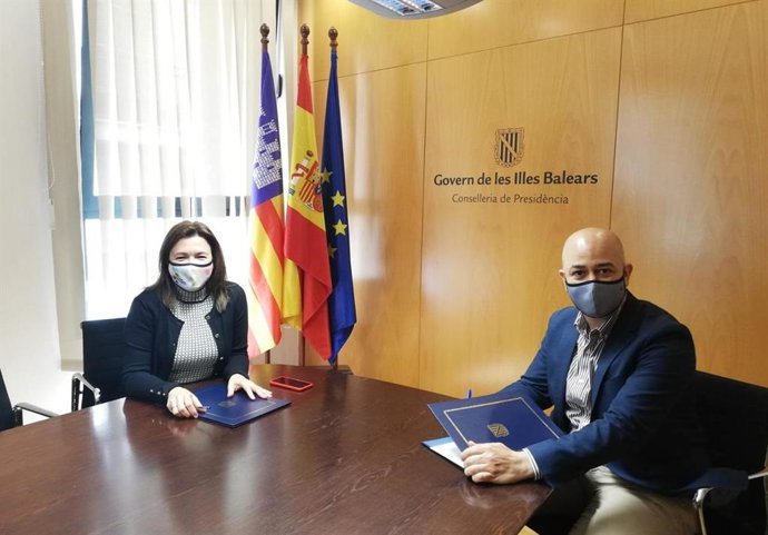 El Govern firma con ayuntamientos los convenios para repartir un fondo de ayudas de 30 millones de euros.