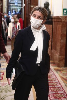 La ministra de Trabajo y Economía Social, Yolanda Díaz, a su llegada a una sesión plenaria, a 14 de abril de 2021, en el Congreso de los Diputados, Madrid, (España). Durante el pleno, el Gobierno dará cuenta de los datos y gestiones realizadas durante e