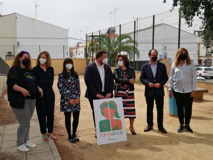 Eslava visita el IES 'Doña Leonor' de Alcalá de Guadaíra