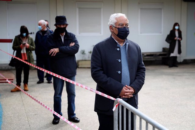 Archivo - 24 January 2021, Portugal, Lisbon: Portuguese Prime Minister Antonio Costa wearing a protective mask waits to cast his vote at a polling station during the Portuguese Presidential Election. Photo: Pedro Fiuza/ZUMA Wire/dpa