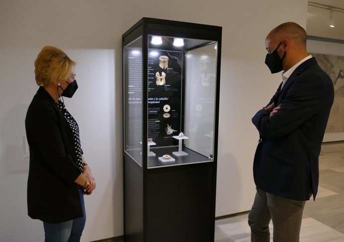 La delegada de Cultura presenta la pieza del mes en el Museo Arqueológico de Almería