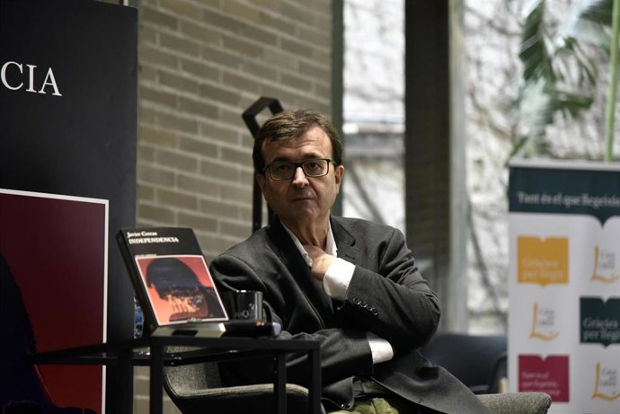 Archivo - El escritor Javier Cercas, durante la presentación de su novela Independencia, en Barcelona.
