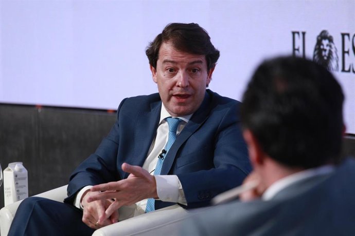 El presidente de la Junta de Castilla y León, Alfonso Fernández Mañueco, durante su intervención en el simposio 'Wake up Spain'.