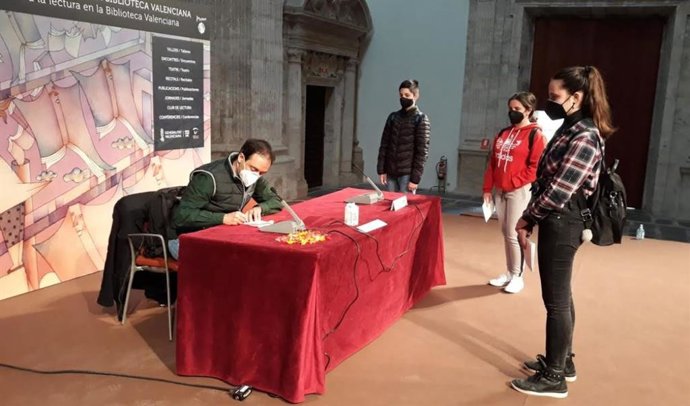 Iván Carbonell en el Encuentro de Escritores de la Biblioteca Valenciana