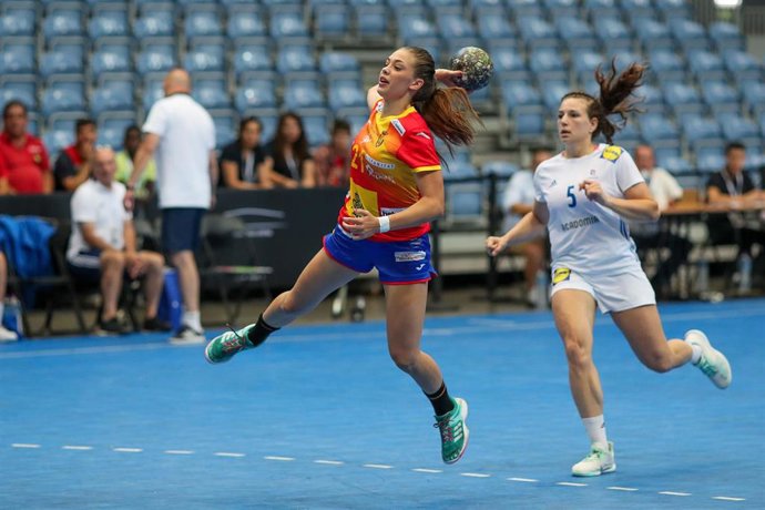 Archivo - La internacional de balonmano Paula Arcos.