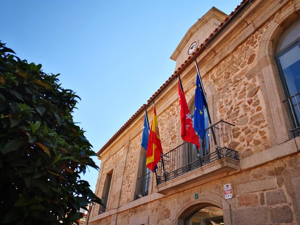 Archivo - Fachada del Ayuntamiento de Valdemorillo.