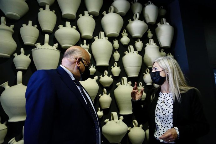Visita de la consejera andaluza de Cultura a La Rambla (Córdoba)