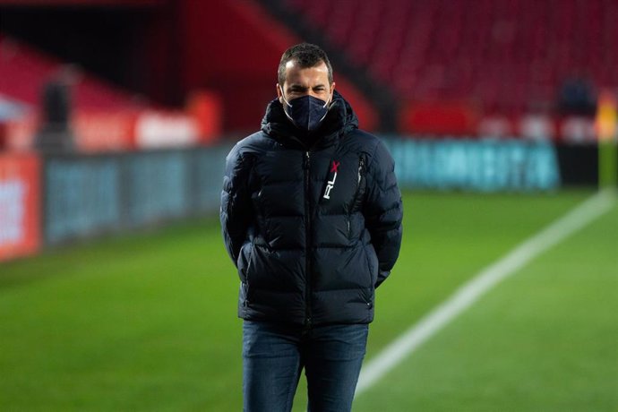 Archivo - Diego Martinez, head coach of Granada, during the spanish league, LaLiga, football match played between Granada Club de Futbol and Club Atletico Osasuna at Nuevos Los Carmenes Stadium on January 12, 2021 in Granada, Spain.