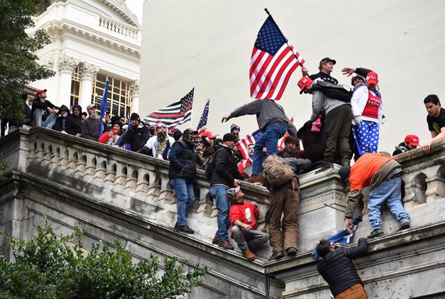 Archivo - 06 January 2021, US, Washington: Supporters of US President Donald Trump storm the USCapitol building where lawmakers were due to certify president-elect Joe Biden's win in the November election. Photo: Essdras M. Suarez/ZUMA Wire/dpa