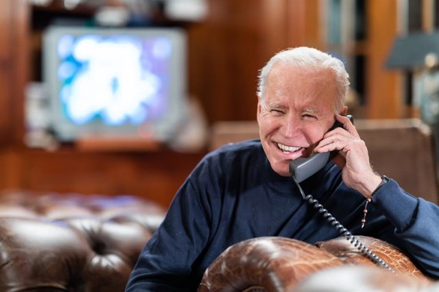 Archivo - El presidente de EEUU, Joe Biden, durante una conversación telefónica.